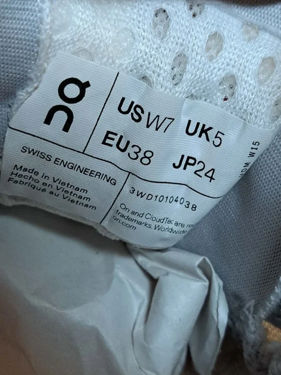 On Cloud Running Women's Cloudmonster shoes - Ivory/Grenadine - Wmn's sz 7 - Picture 8 of 9